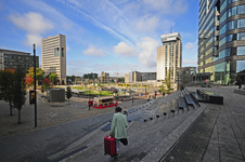 900473 Gezicht op het Jaarbeursplein te Utrecht, vanaf het Stadsplateau.